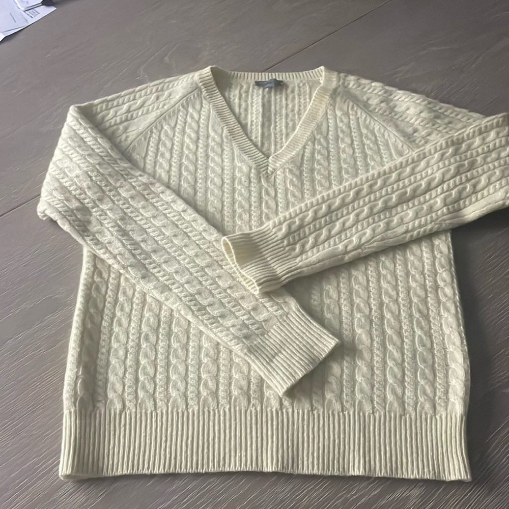V- neck cashmere sweater, size SP